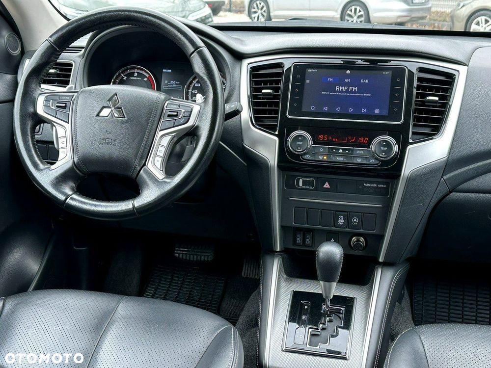 Mitsubishi L200 2.2 d DC Instyle Plus - 22