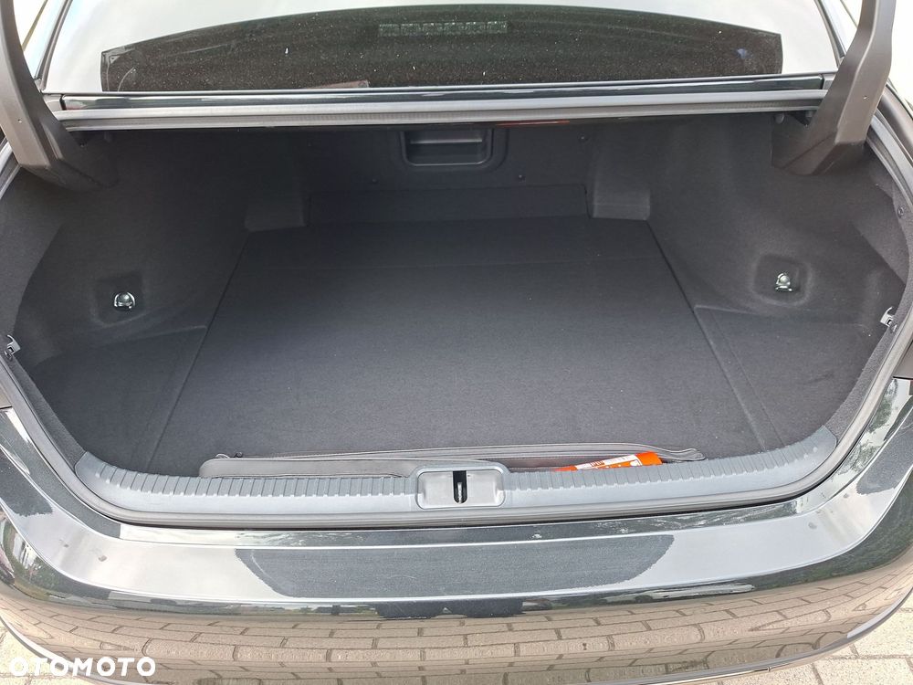 Lexus ES 300h F Sport Edition - 25