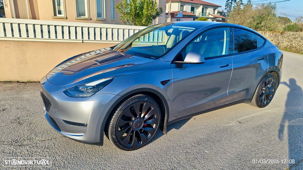 Tesla Model Y Performance Tração Integral - 23