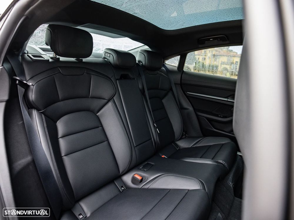 Porsche Taycan 4S - 34