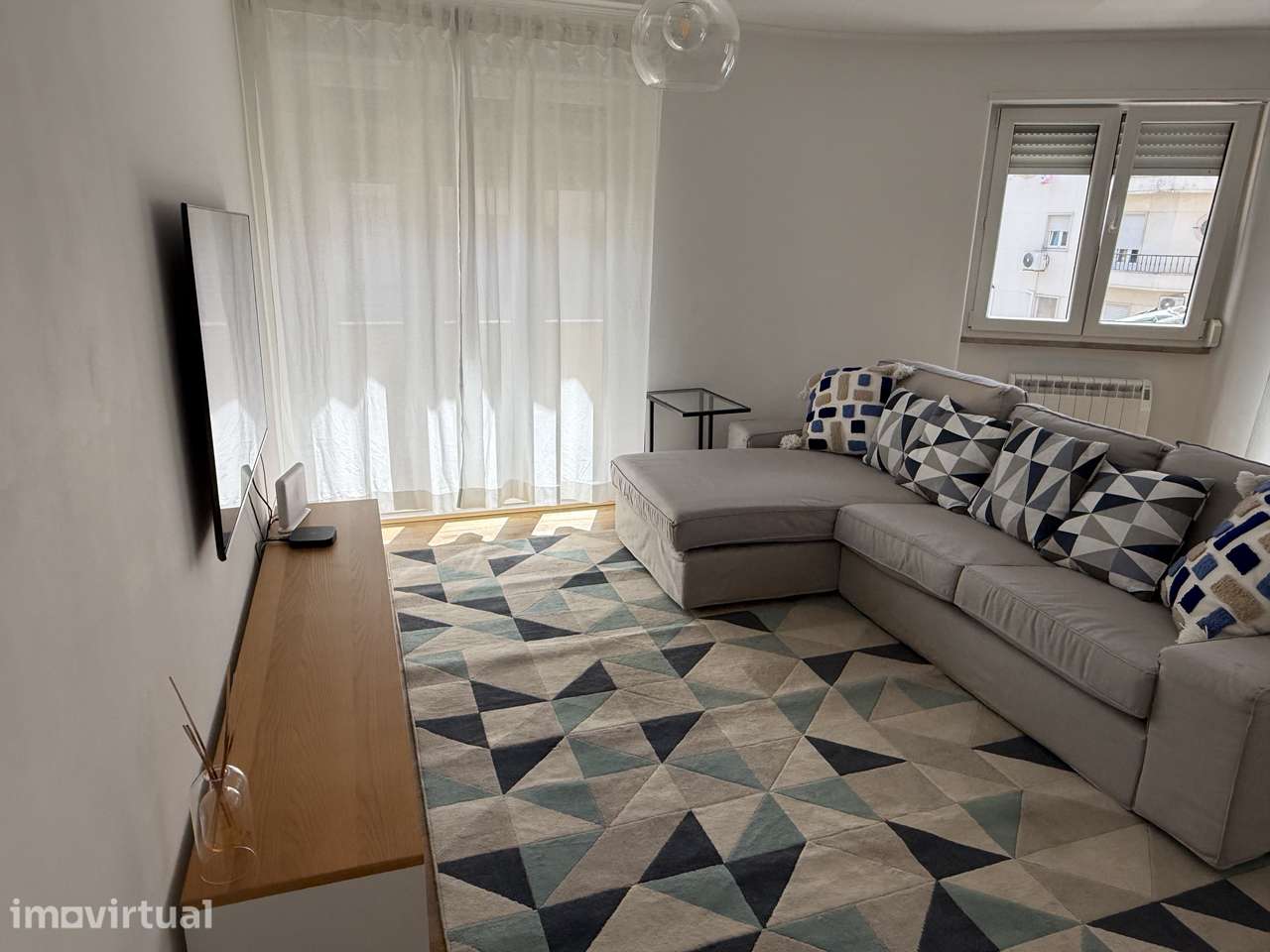 Apartamento T1 com sala generosa e varanda em Alvalade - Grande imagem: 4/10