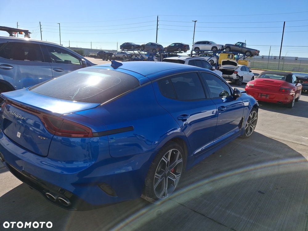 Kia Stinger - 11