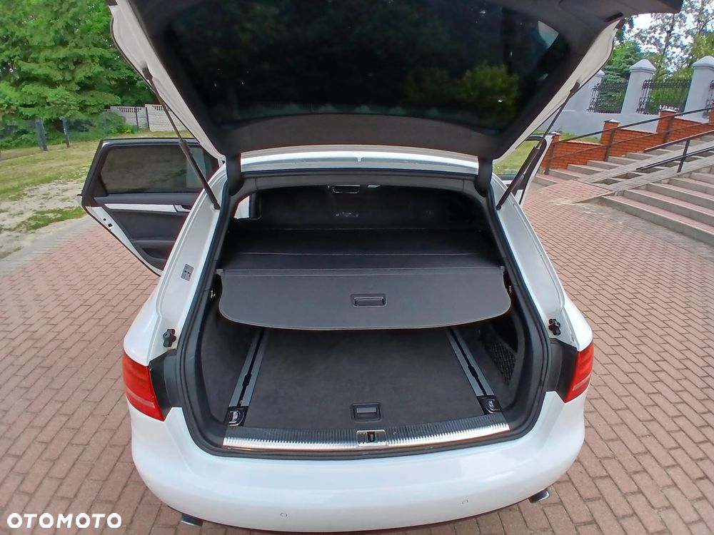 Audi A4 Avant 3.0 TDI DPF clean diesel quattro S tronic S line Sportpaket - 16