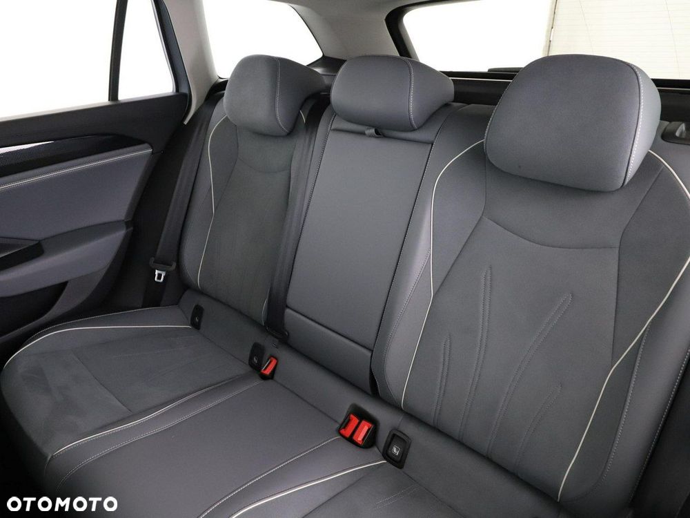 Volkswagen Passat Variant 1.5 e-TSI OPF DSG Business - 18