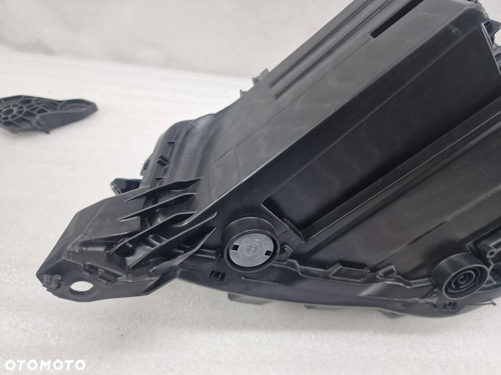 OPEL CORSA F 19- PRAWA ZWYKŁA LAMPA PRZEDNIA PRZÓD , NR 39162949 , NR AUKCJI LA758 - 20