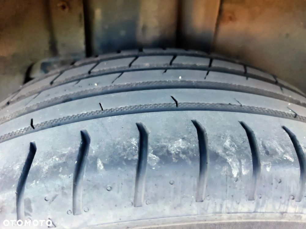 Ford Kuga 2.0 TDCi 2x4 Titanium - 20