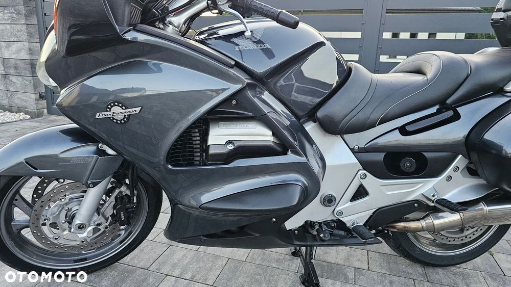 Honda ST - 8