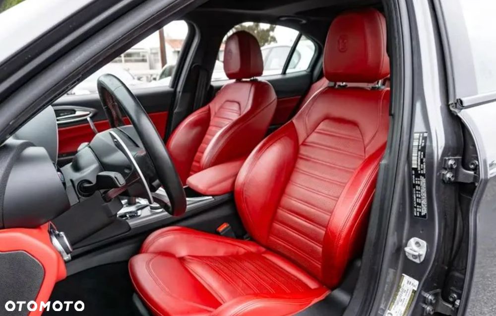 Alfa Romeo Giulia - 10
