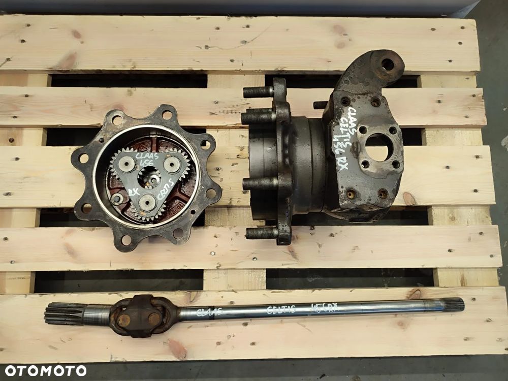 Zwolnica zwrotnica 18911 piasta półoś CLAAS CELTIS 456 RX - 2