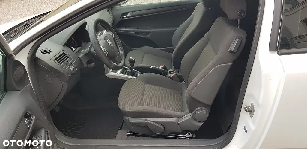 Opel Astra GTC 1.4 - 9