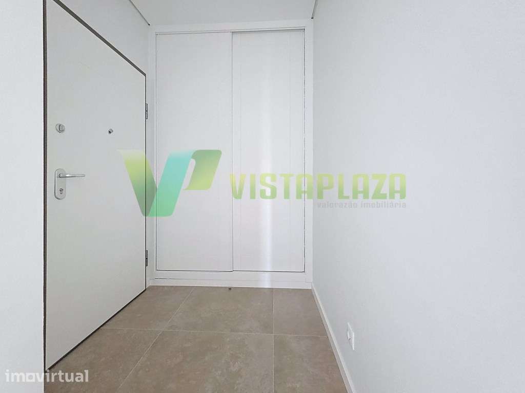 Apartamento T2 Novo em Condomínio Fechado com Piscina e Lugar de Ga... - Grande imagem: 4/36