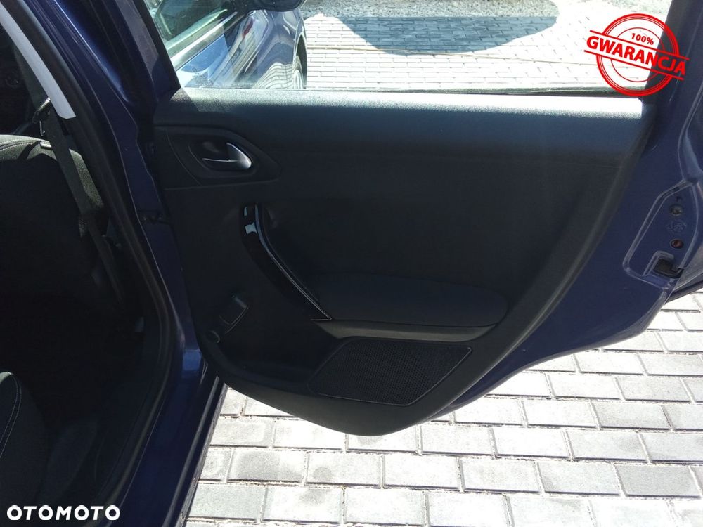 Peugeot 208 - 36