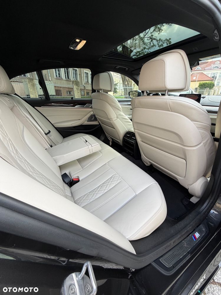 BMW Seria 5 M550i xDrive - 20