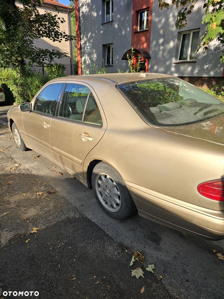 Mercedes-Benz Klasa E - 3