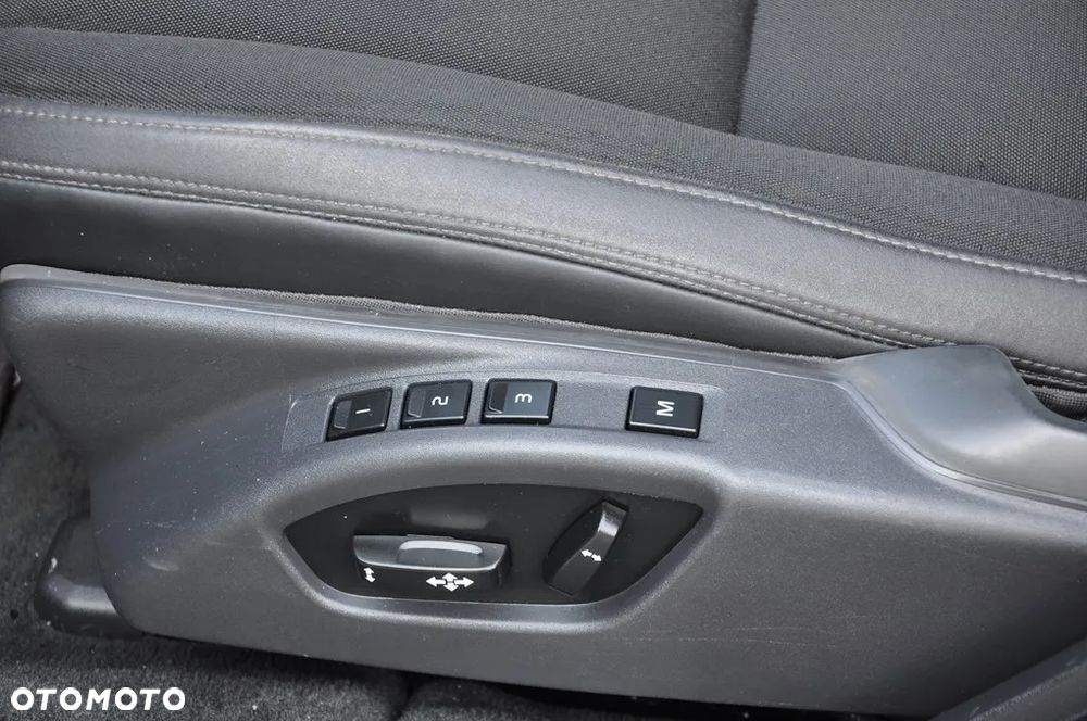 Volvo V60 D3 Momentum - 36