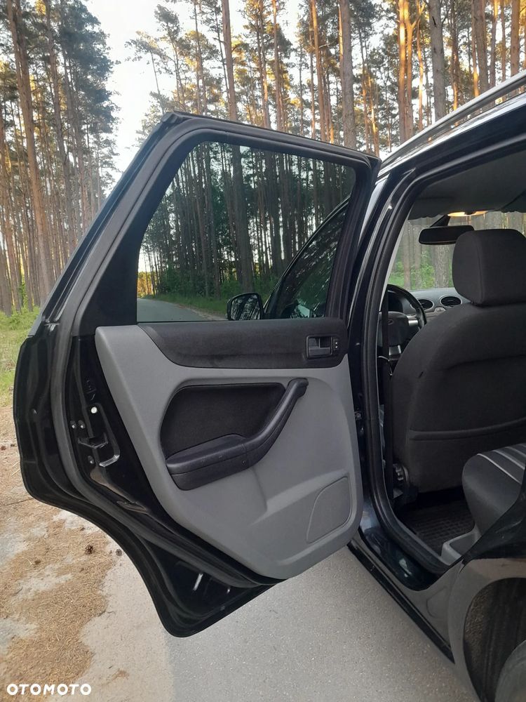 Ford Focus Ghia - 9