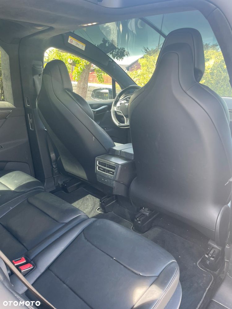 Tesla Model X - 23