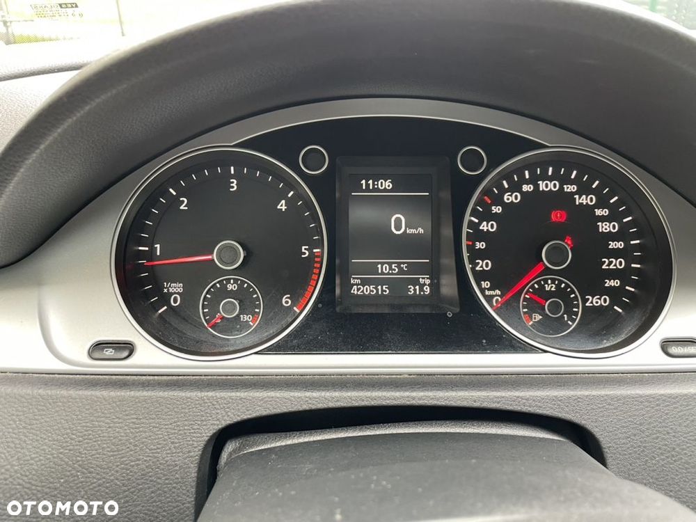 Volkswagen Passat - 12