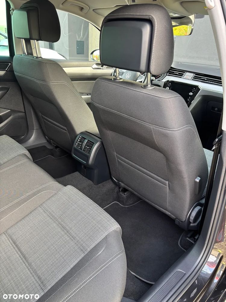 Volkswagen Passat - 12