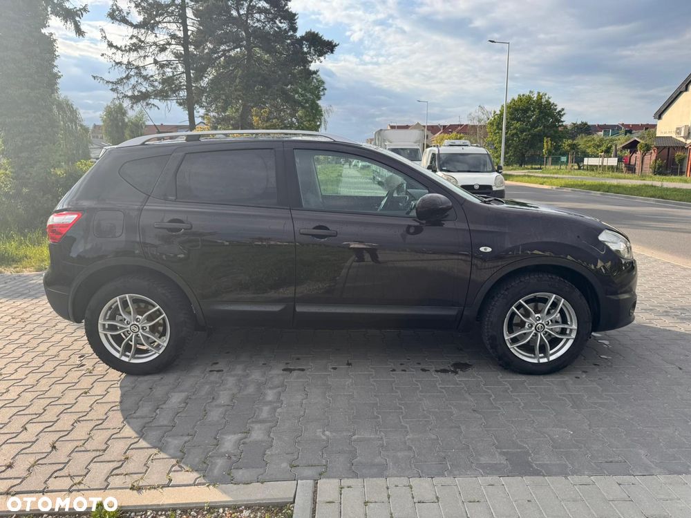 Nissan Qashqai - 2