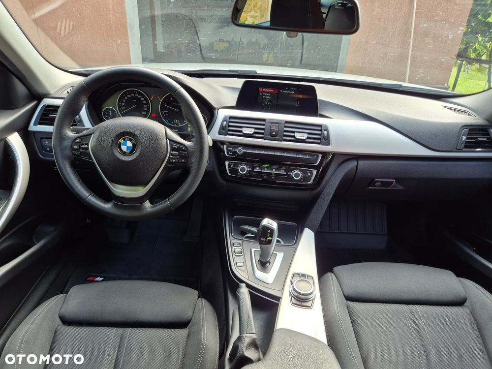 BMW Seria 3 318d Sport Line - 24