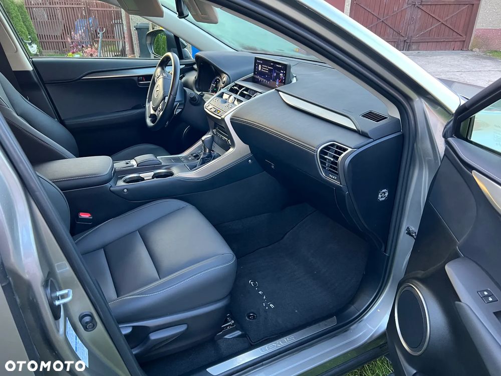 Lexus NX 300h F Impression AWD - 10