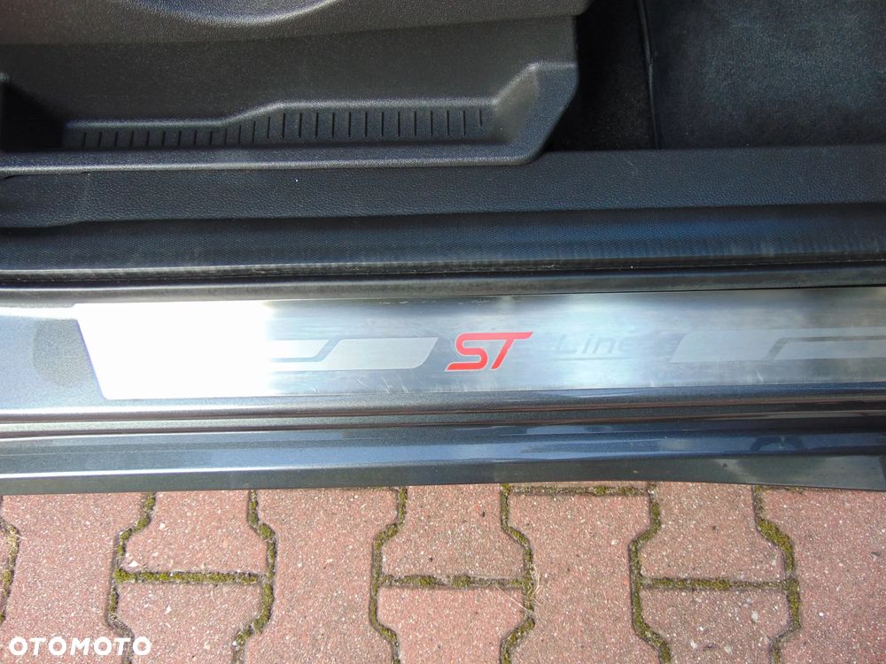Ford Kuga 2.0 TDCi 2x4 ST-Line - 28