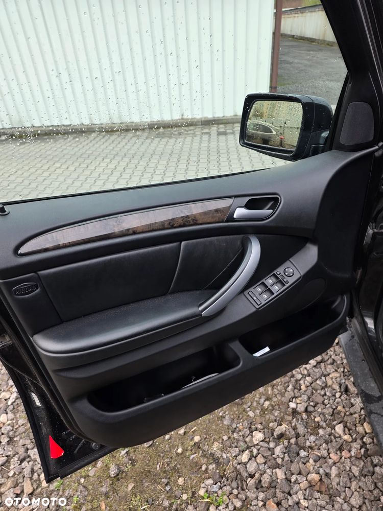 BMW X5 4.4 i - 7
