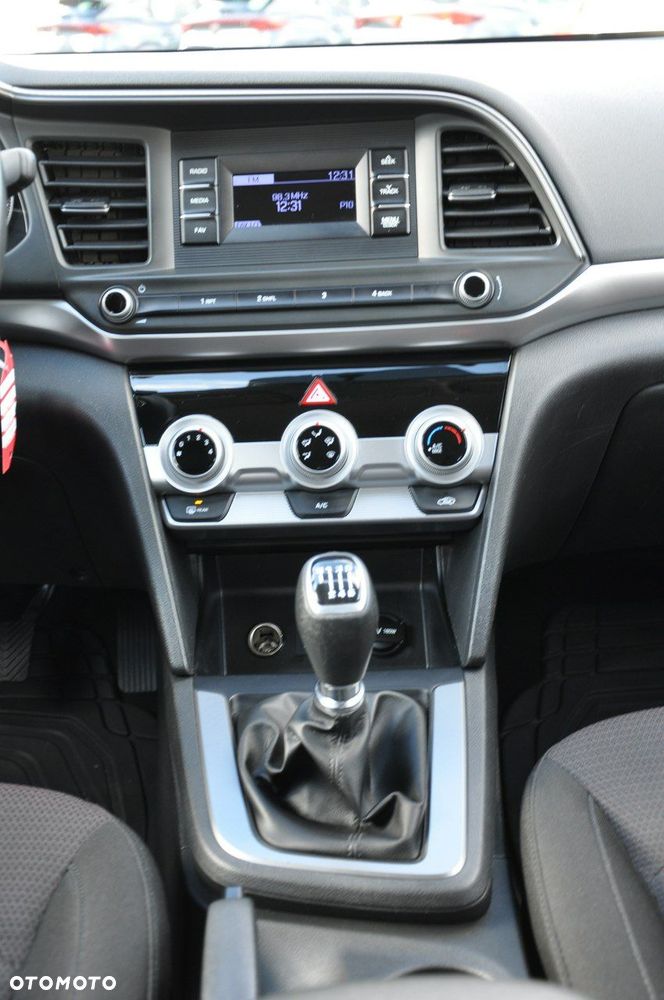 Hyundai Elantra - 21