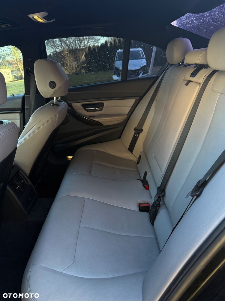 BMW Seria 3 328i - 12