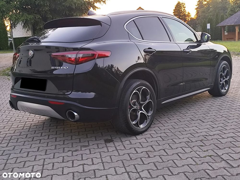 Alfa Romeo Stelvio 2.0 Turbo 16V AT8-Q4 Tributo Italiano - 5