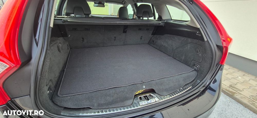 Volvo V60 D6 Plug-In-Hybrid AWD Geartronic Summum - 25