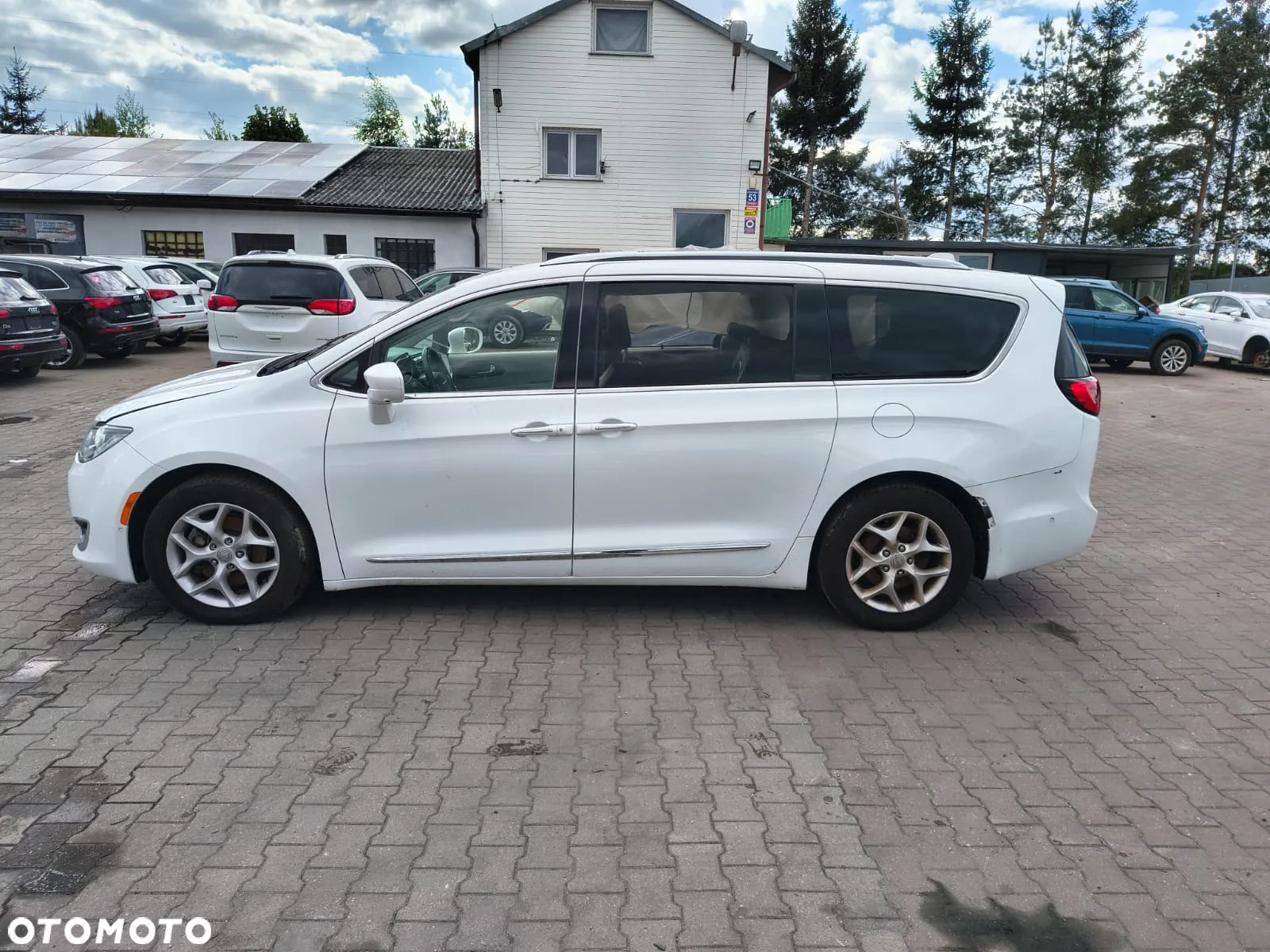 Chrysler Pacifica - 7