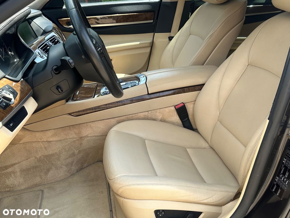 BMW Seria 7 740i - 19