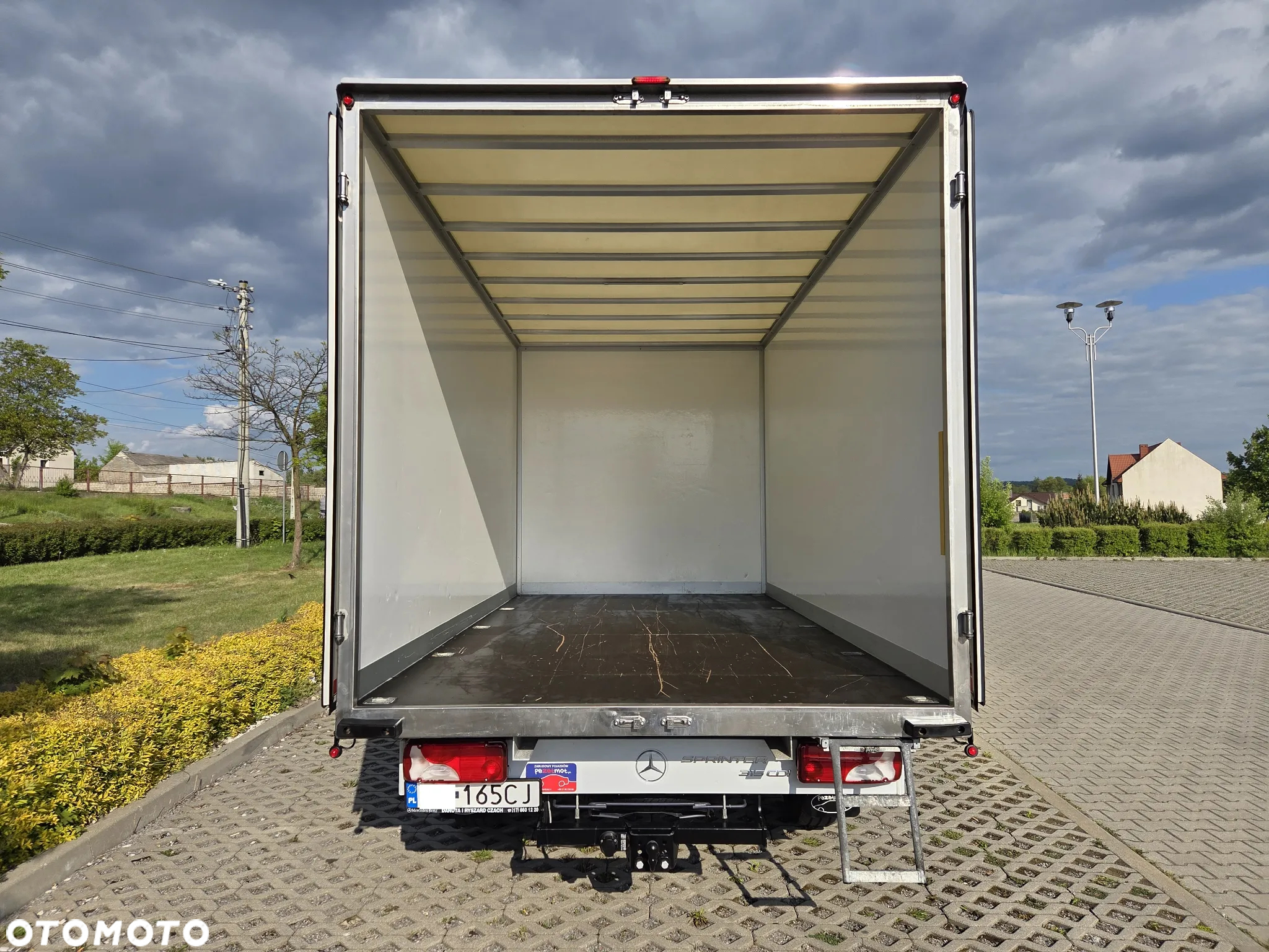 Mercedes-Benz Sprinter - 13