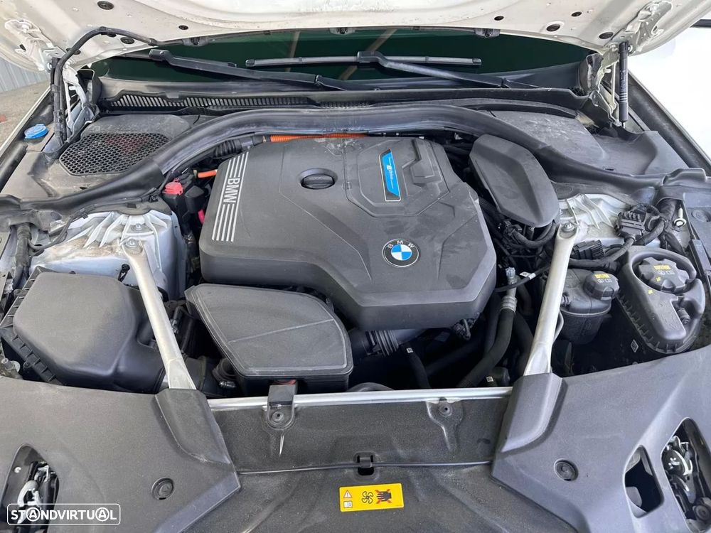 BMW 530 e Pack Desportivo M - 11