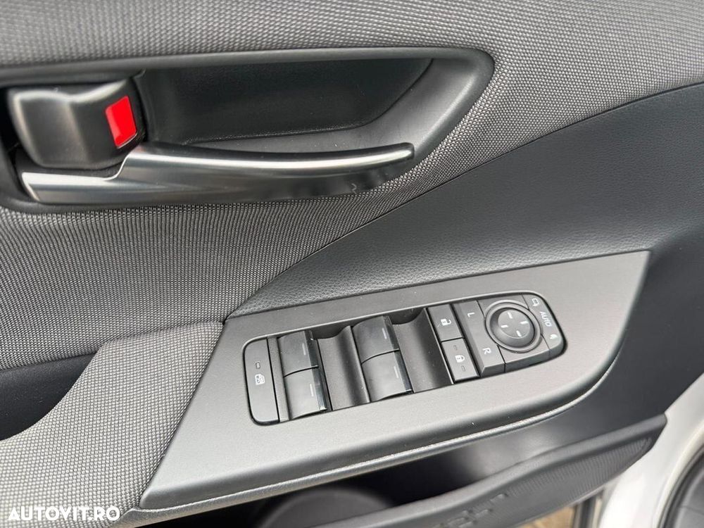 TOYOTA C-HR 2025 — imagine 36