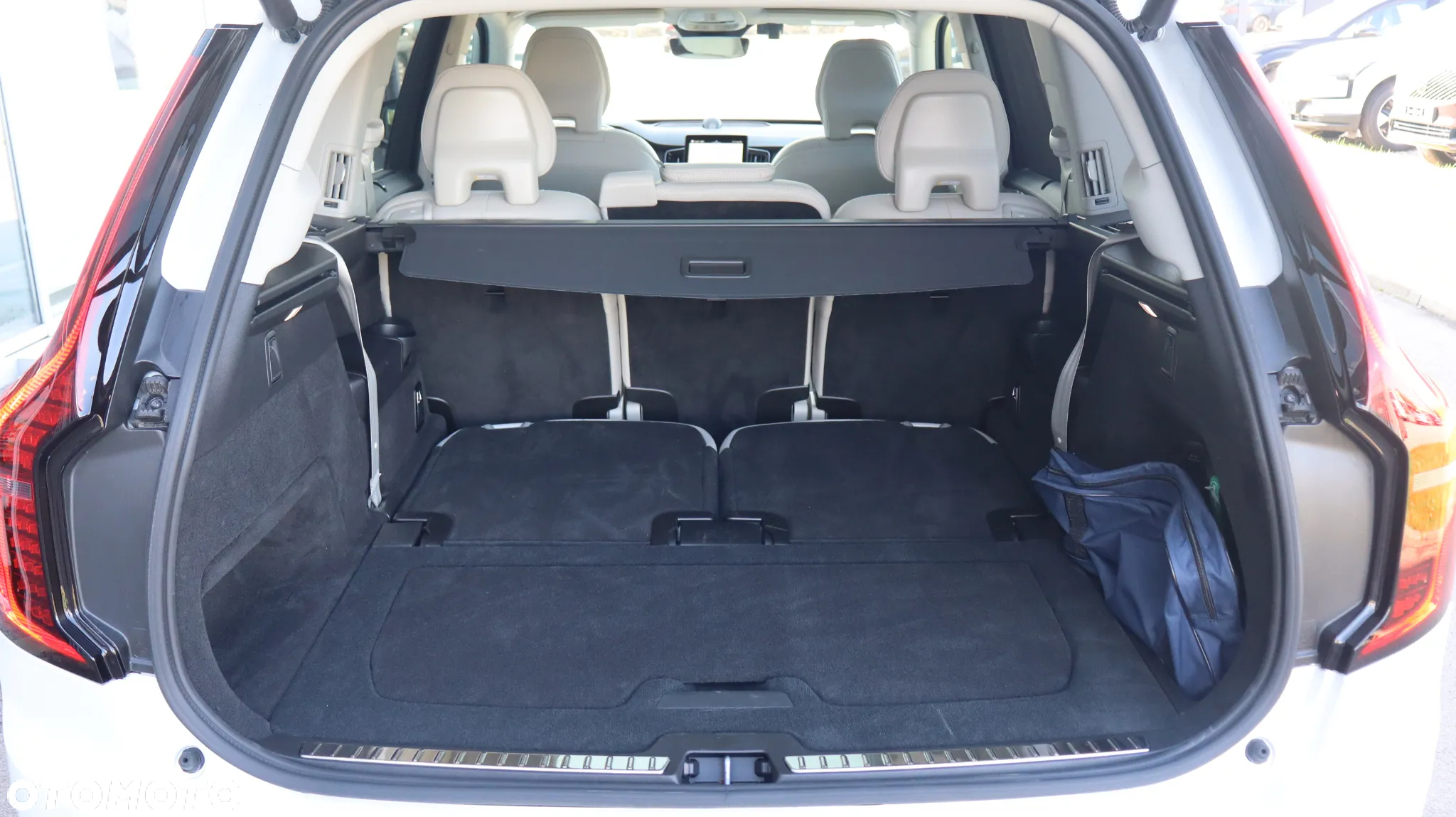 Volvo XC 90 T8 AWD Plug-In Hybrid Plus Dark 7os - 23