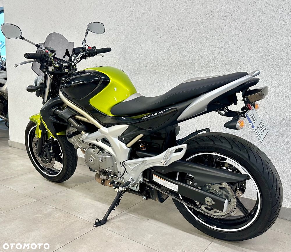 Suzuki Gladius - 3