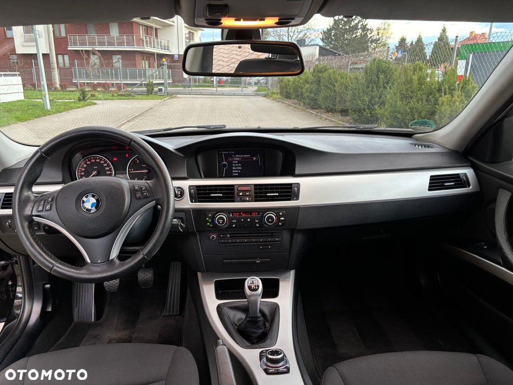 BMW Seria 3 318d - 23