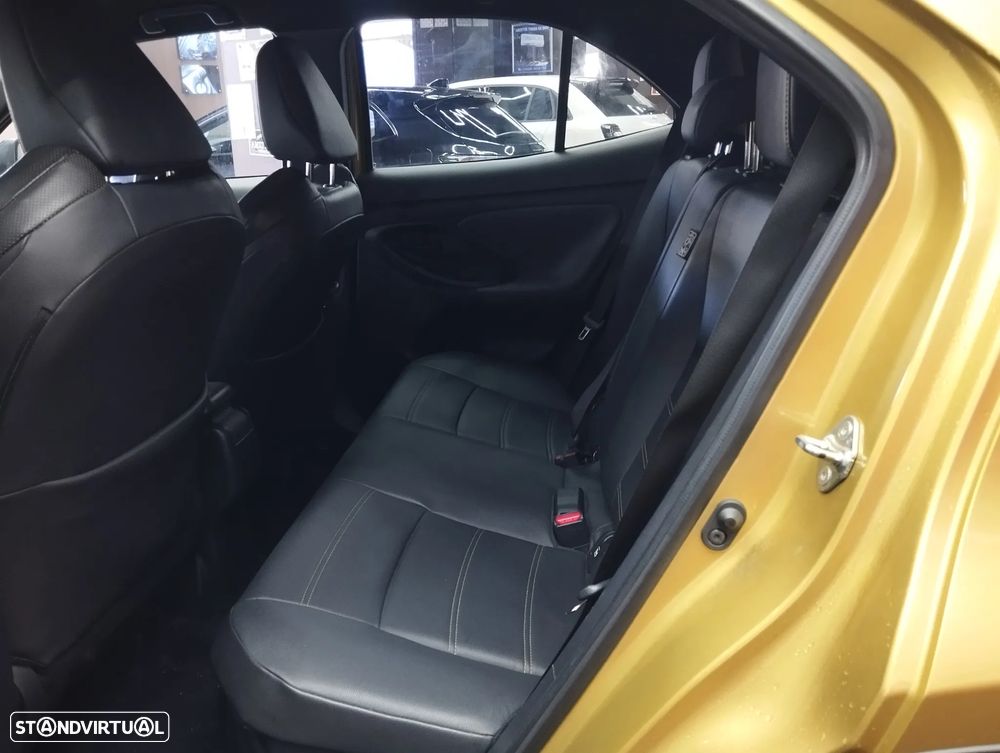 Toyota Yaris Cross 1.5 HDF Premiere Edition - 17