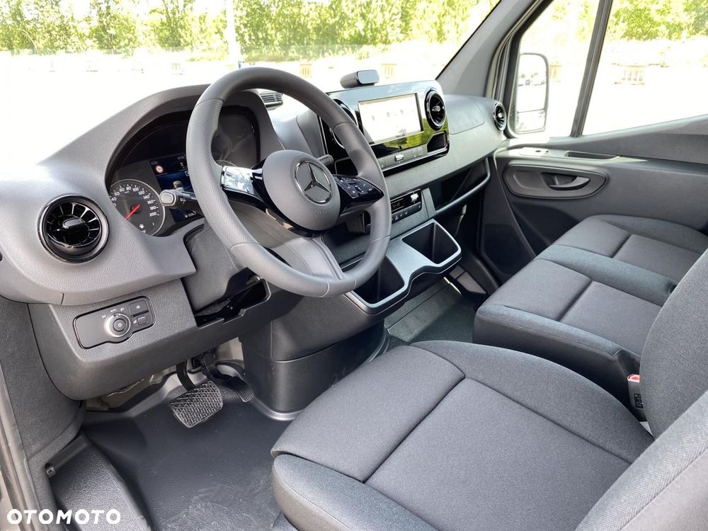 Mercedes-Benz Sprinter - 10