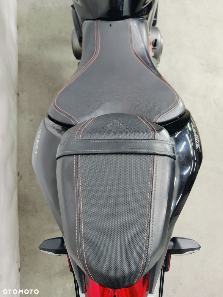 Triumph Street Triple - 13