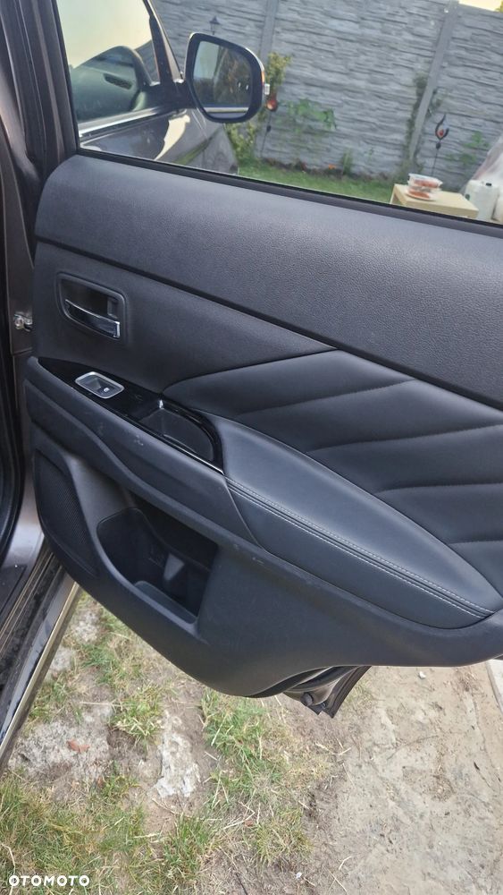 Mitsubishi Outlander 2.2 DID Intense + 4WD - 32