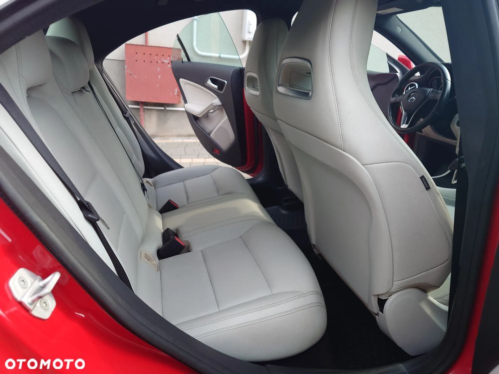 Mercedes-Benz CLA 250 4Matic 7G-DCT - 24