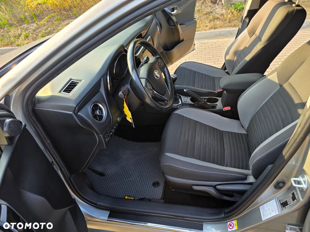 Toyota Auris 1.6 Premium - 25