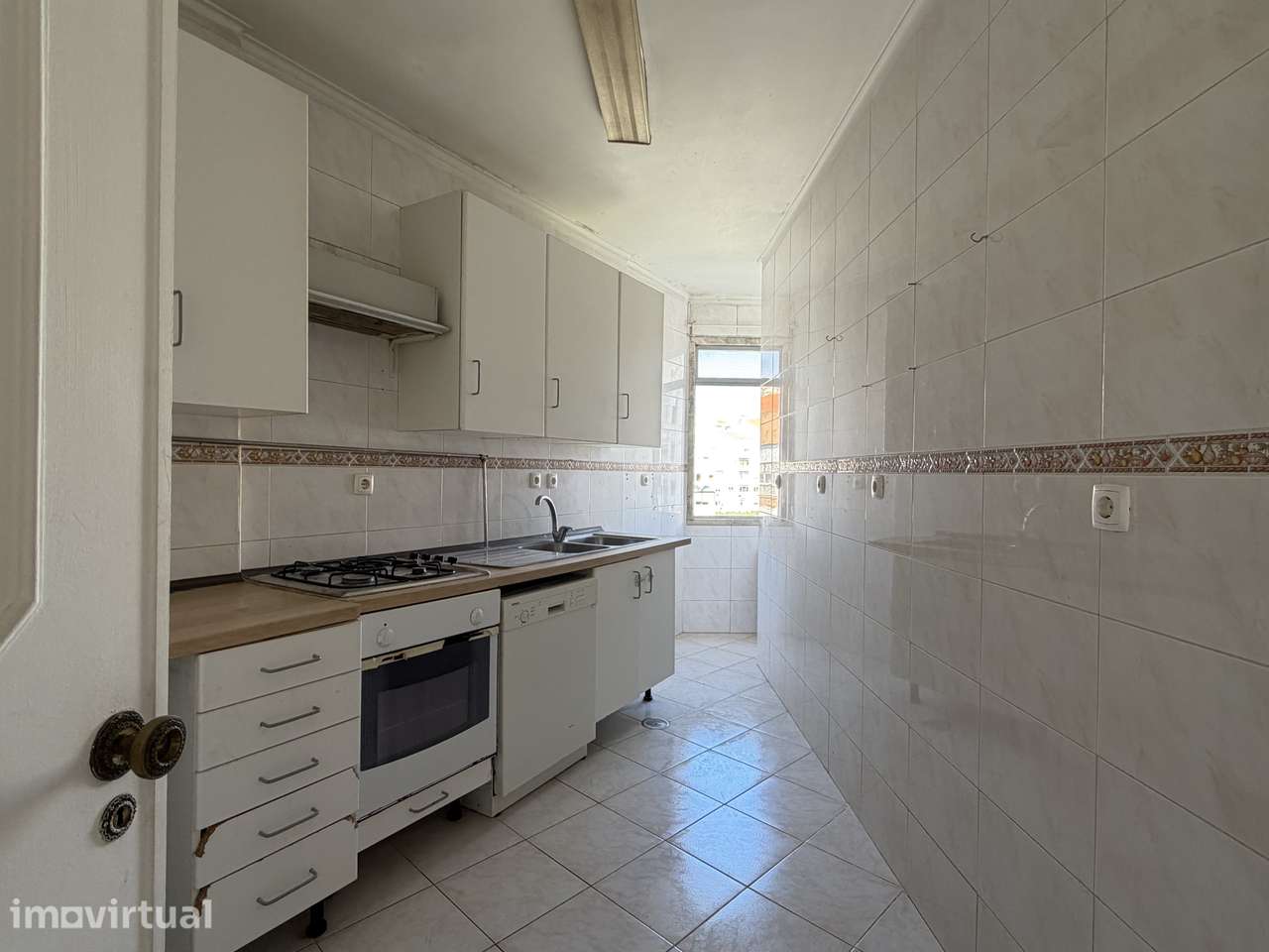 Apartamento T3 com Grande Potencial de Valorização - Grande imagem: 4/26