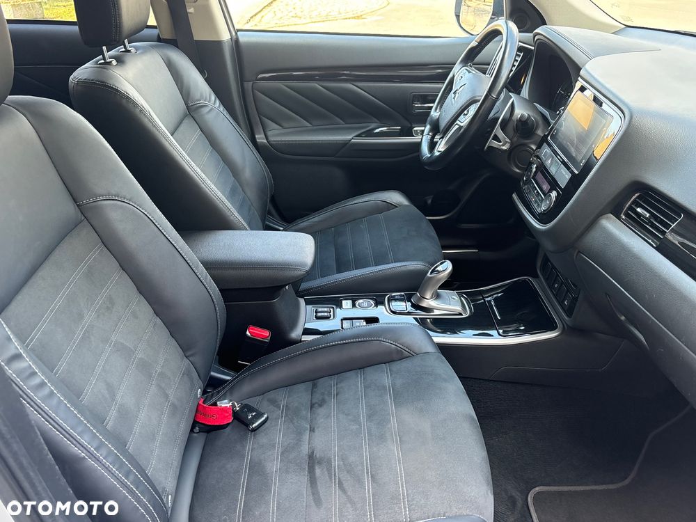 Mitsubishi Outlander 2.0 4WD Top - 31