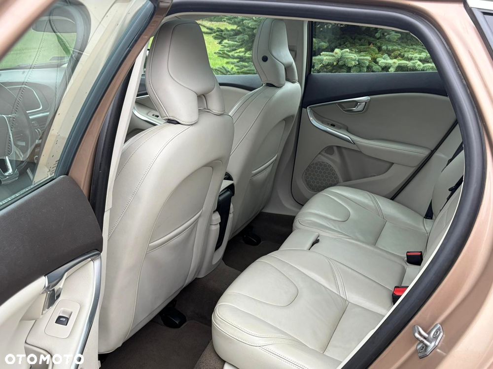 Volvo V40 D2 Summum - 25