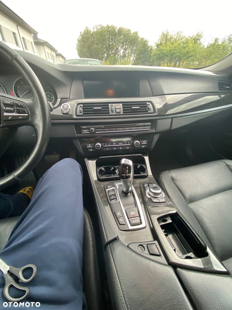 BMW Seria 5 528i xDrive Luxury Line - 10
